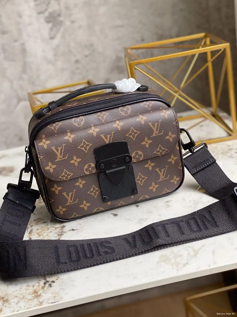 VUITTON MESSENGER LOUIS S LOCK 0608